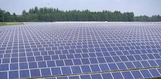 山西運(yùn)城稷山縣10KM太陽(yáng)能光伏發(fā)電項(xiàng)目，華瑞通自主研發(fā)生產(chǎn)的火災(zāi)監(jiān)控預(yù)警攝像機(jī)超常發(fā)揮