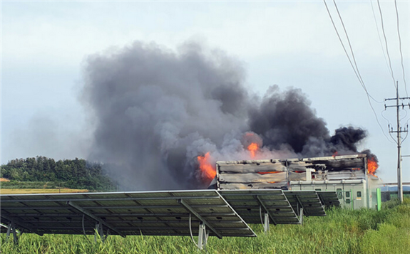 光伏電站智能防火監(jiān)控攝像頭，超遠距離高清透霧攝像機