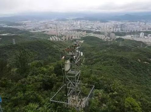 華瑞通雙光譜重載云臺攝像機(jī)是一款專為森林防火預(yù)警系統(tǒng)而設(shè)計的高科技產(chǎn)品